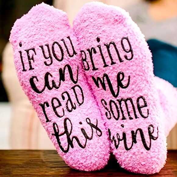 ✨🆕✨ If You Can Read This Bring Me Some Wine Pink Fleece Socks 🍷 ✨ - Picture 1 of 6